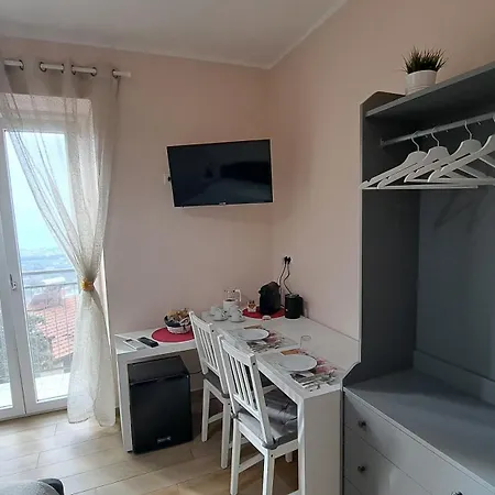 Affittacamere Altomuro 39 Di S.a. Formia