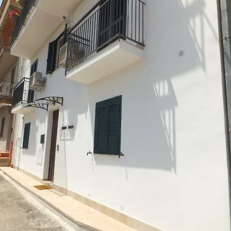 Affittacamere Altomuro 39 Di S.a. 4*